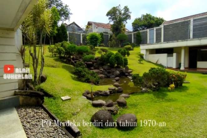 8 Potret Rumah Juragan Bus H. Idris Suherman, Sultannya Ciamis, Bak Istana Garasinya Super Luas!