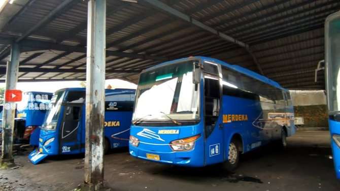 8 Potret Rumah Juragan Bus H. Idris Suherman, Sultannya Ciamis, Bak Istana Garasinya Super Luas!