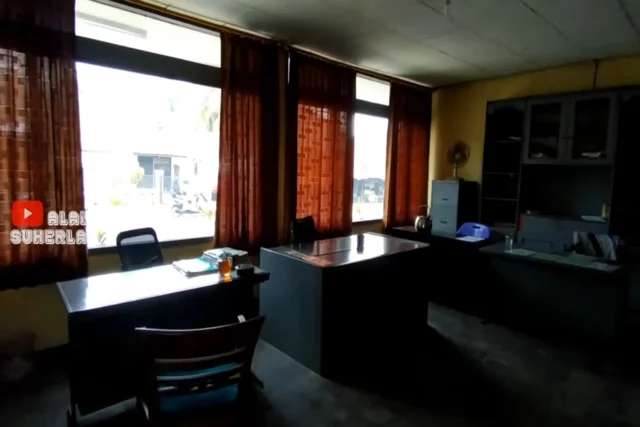 8 Potret Rumah Juragan Bus H. Idris Suherman, Sultannya Ciamis, Bak Istana Garasinya Super Luas!