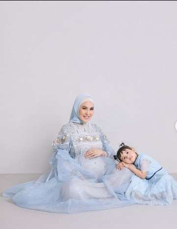Potret Kedekatan Kartika Putri dan Khalisa, Pernah Syok Lihat Sang Ibu Pakai Baju Seksi: 'Ibu Dulu Kayak Tarzan'