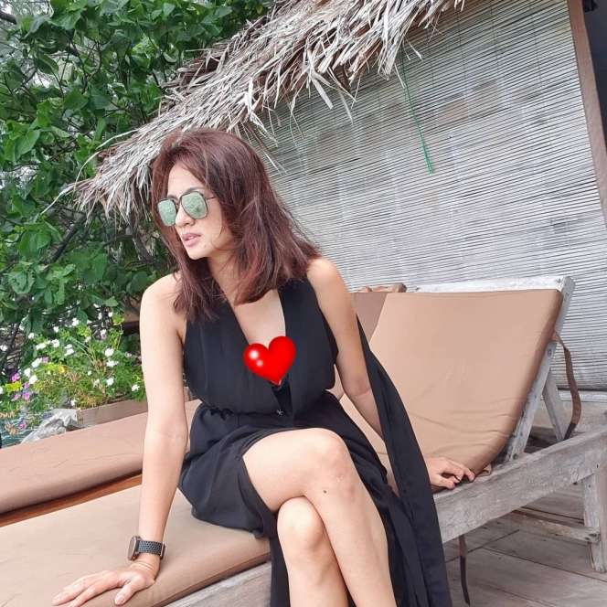 Masih Ingat Artis Seksi Yeyen? Makin Berani Pose `Hot` Setelah Menjanda, Lihat 8 Potretnya