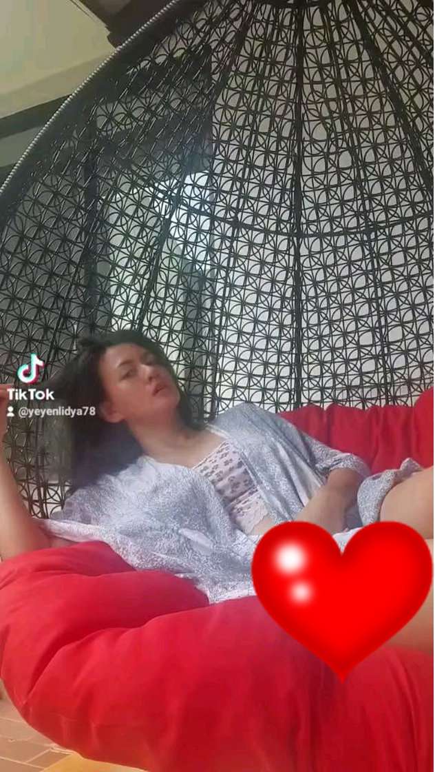 Masih Ingat Artis Seksi Yeyen? Makin Berani Pose `Hot` Setelah Menjanda, Lihat 8 Potretnya