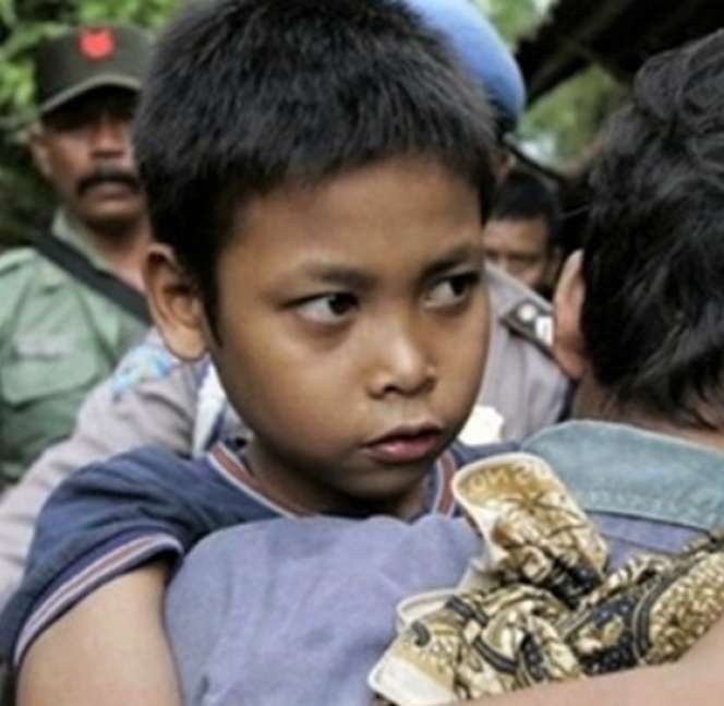 Masih Ingat Ponari Si Dukun Cilik? Dulu Hasilkan Miliaran dari Batu Ajaib, Kini Hidup Miris Bareng Istri Cantik, Digaji Rp23 Ribu