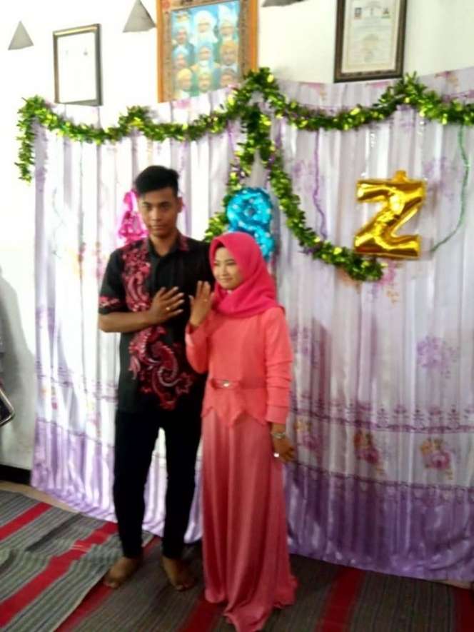 Masih Ingat Ponari Si Dukun Cilik? Dulu Hasilkan Miliaran dari Batu Ajaib, Kini Hidup Miris Bareng Istri Cantik, Digaji Rp23 Ribu