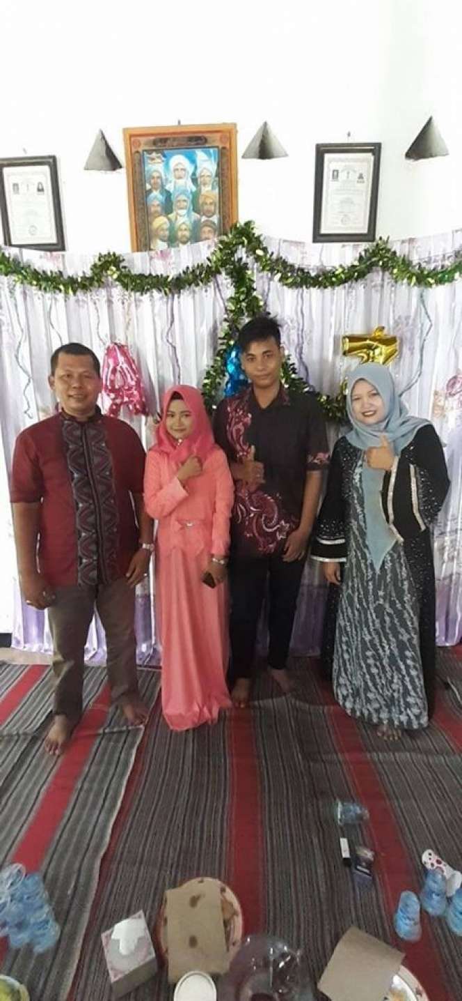 Masih Ingat Ponari Si Dukun Cilik? Dulu Hasilkan Miliaran dari Batu Ajaib, Kini Hidup Miris Bareng Istri Cantik, Digaji Rp23 Ribu