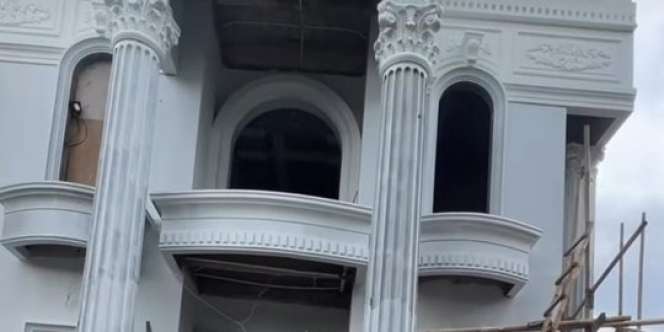 8 Potret Rumah Baru Bella Shofie yang Megah, Duplikat Istana di Negeri Dongeng, Pilar Menjulang Langit!