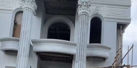 8 Potret Rumah Baru Bella Shofie yang Megah, Duplikat Istana di Negeri Dongeng, Pilar Menjulang Langit!