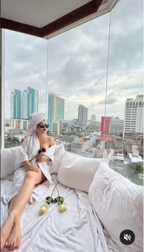 Potret Rena Dyana Selebgram yang Dituding Jadi Wanita Kebaya Hijau, Pernah Unggah Video Super Seksi!