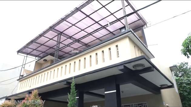 Potret Rumah Pertama Denny Cagur, Ternyata Beda Banget, Bak Bumi dan Langit!