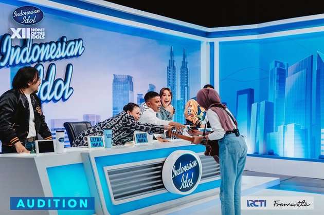 Potret Nyentrik Bunga Citra Lestari Pakai 'Celana Sampai Leher', Harganya Bikin Kantong Menjerit!