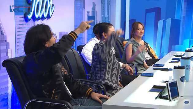 Potret Nyentrik Bunga Citra Lestari Pakai 'Celana Sampai Leher', Harganya Bikin Kantong Menjerit!
