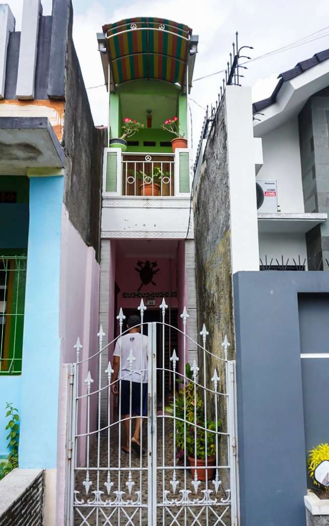 Viral Rumah 2 Lantai Lebarnya Cuma 1 Meter, Dari Luar Mirip Gang Sempit, Dalamnya Bikin Takjub, Lihat 8 Potretnya