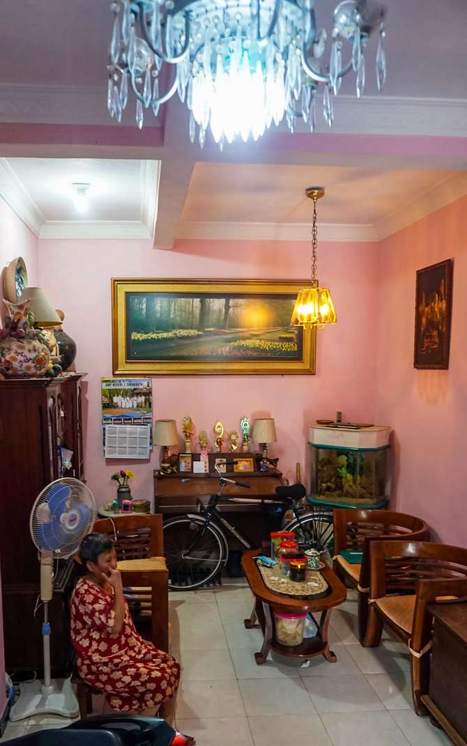 Viral Rumah 2 Lantai Lebarnya Cuma 1 Meter, Dari Luar Mirip Gang Sempit, Dalamnya Bikin Takjub, Lihat 8 Potretnya