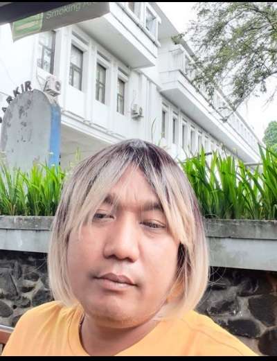 Dulu Jadi Tukang Rongsokan, Kini Hidup Artis Ini Berubah Drastis, Ternyata Punya Dua Istri!