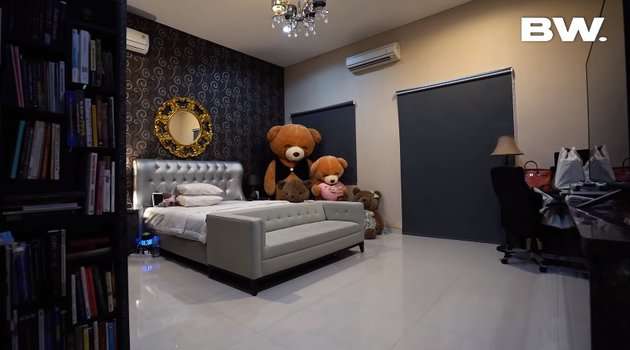10 Potret Rumah Roy Kiyoshi yang Bikin Merinding, Ada Ruang Boneka Hantu & Kamar Nyi Roro Kidul