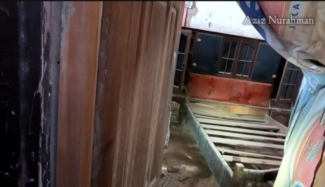 Potret Rumah Mewah Terbengkalai 20 Tahun Milik Miliader Desa, Isinya Bikin Merinding!