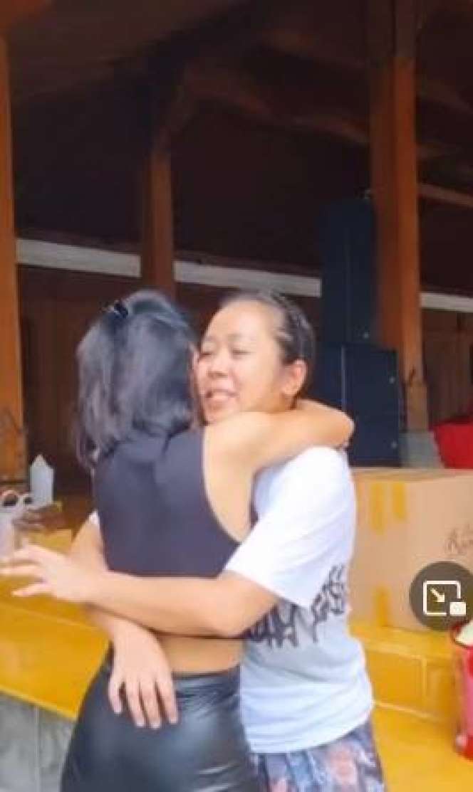 Penampilan Soimah saat Menjamu Yuni Shara Tuai Sorotan, Kayak Bukan Artis