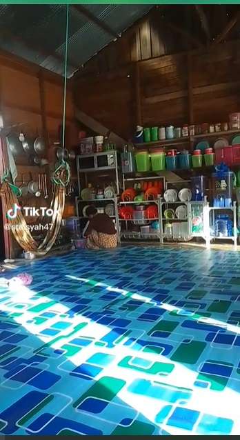 Potret Dapur di Rumah Panggung Ini Bikin Melongo, Rapi Banget Auto Betah!