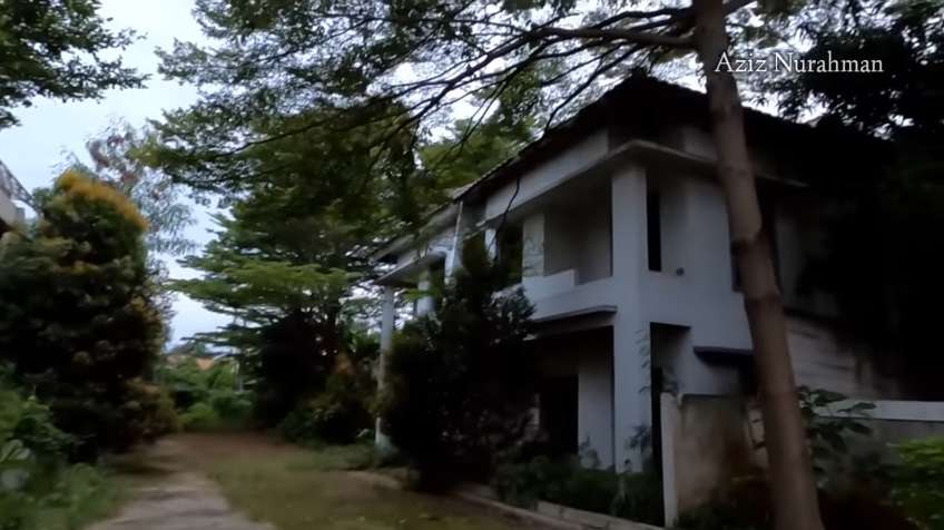 Potret Komplek Rumah Mewah Terbengkalai, di Bangun di Atas Makam, Ada Penampakan Kuntilanak!