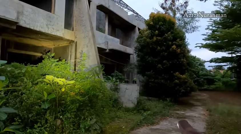 Potret Komplek Rumah Mewah Terbengkalai, di Bangun di Atas Makam, Ada Penampakan Kuntilanak!