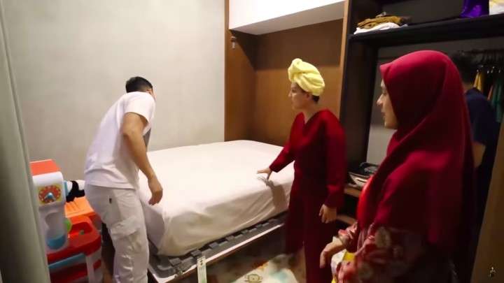 10 Adu Mewah Rumah Desta VS Nycta Gina, Bak Bumi & Langit, Yang Satu Megah Bagai Istana!