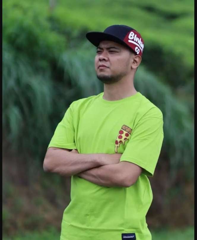 Tak Lagi Eksis, Anggota Boyband Hits Asal Indonesia ini Banting Stir Jadi Peternak Ikan, Begini Kabar Terbarunya!