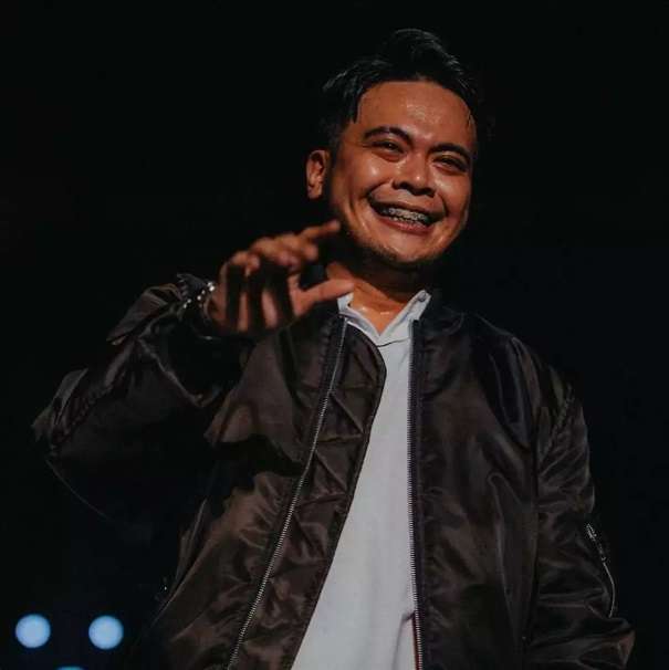 Tak Lagi Eksis, Anggota Boyband Hits Asal Indonesia ini Banting Stir Jadi Peternak Ikan, Begini Kabar Terbarunya!