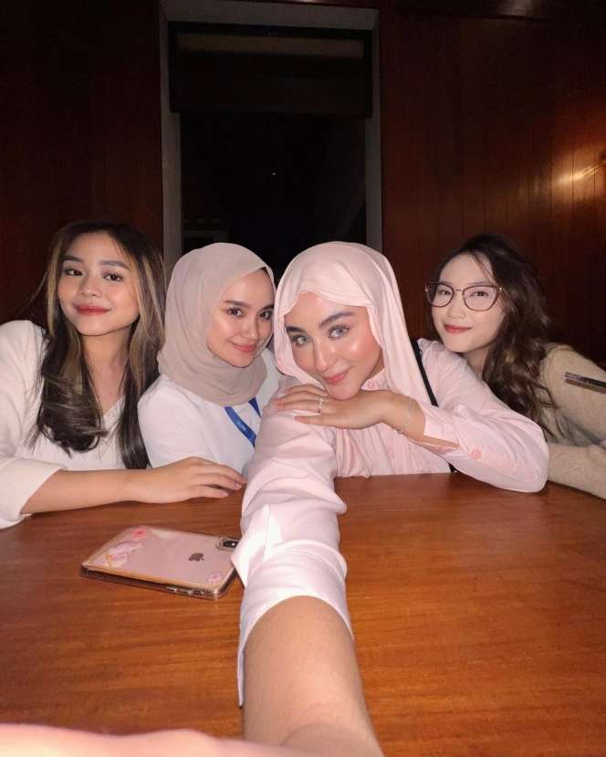 Potret Terbaru Margin Istri Ali Syakieb yang Kini Mantap Berhijab, Cantiknya Kebangetan!