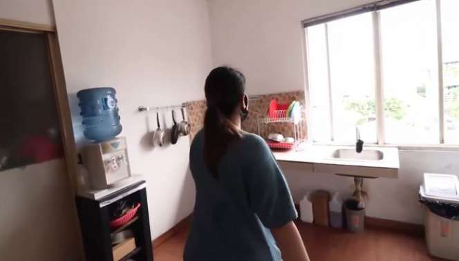 10 Potret Kos-Kosan Milik Tya Ariestya, Pernah Tinggal di Sini Zaman Susah!
