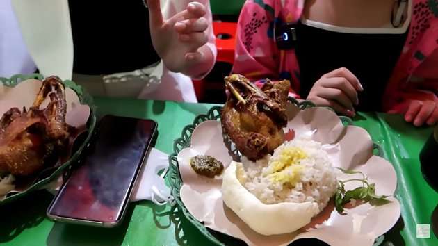 Kantor Sempat Digeledah KPK, Arumi Bachsin dan Emil Dardak Santai Makan di Warung Pinggir Jalan!