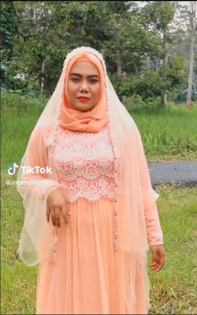 Wanita Ini Cosplay Jadi Ibu Norma Risma, Penampilannya Bikin Pangling, Netizen: `Mirip Banget`