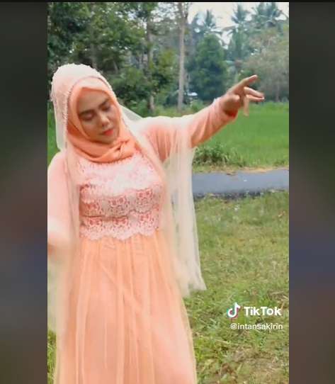 Wanita Ini Cosplay Jadi Ibu Norma Risma, Penampilannya Bikin Pangling, Netizen: `Mirip Banget`