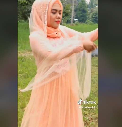 Wanita Ini Cosplay Jadi Ibu Norma Risma, Penampilannya Bikin Pangling, Netizen: `Mirip Banget`