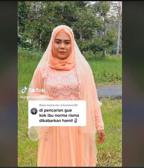 Wanita Ini Cosplay Jadi Ibu Norma Risma, Penampilannya Bikin Pangling, Netizen: `Mirip Banget`
