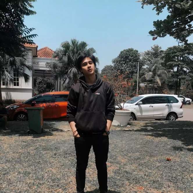 Ingat Bocah Tengil di Genta Buana? Kini Sudah Dewasa Jadi Aktor Ganteng & Terkenal, Lihat 8 Potretnya