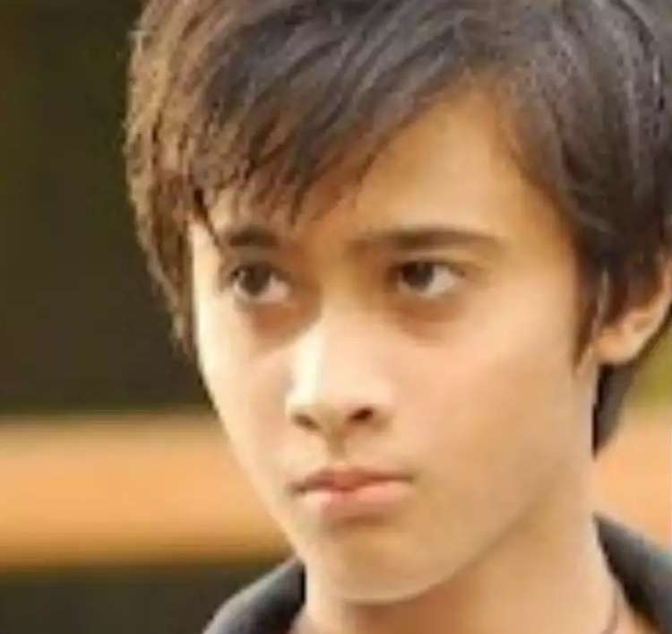 Ingat Bocah Tengil di Genta Buana? Kini Sudah Dewasa Jadi Aktor Ganteng & Terkenal, Lihat 8 Potretnya