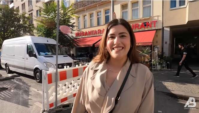 8 Potret Bule Cantik Asal Jerman Mualaf Gegara Tinggal di Indonesia, Alasannya Bikin Terenyuh!