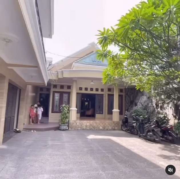 Potret Rumah Inul Daratista di Kampung Bak Hotel Mewah Sampai Punya Nama Gang Sendiri
