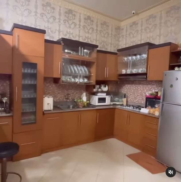 Potret Rumah Inul Daratista di Kampung Bak Hotel Mewah Sampai Punya Nama Gang Sendiri