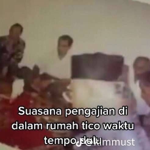 Potret Tiko Bersama Bu Eny dan Sang Ayah saat Masih Kecil, The Real Orang Kaya!