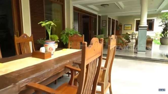 10 Potret Rumah Diva Dangdut Camelia Malik, Bak Istana Kuno, Tinggal Sendiri di Usia 67 Tahun!