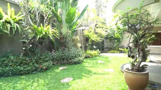 10 Potret Rumah Diva Dangdut Camelia Malik, Bak Istana Kuno, Tinggal Sendiri di Usia 67 Tahun!