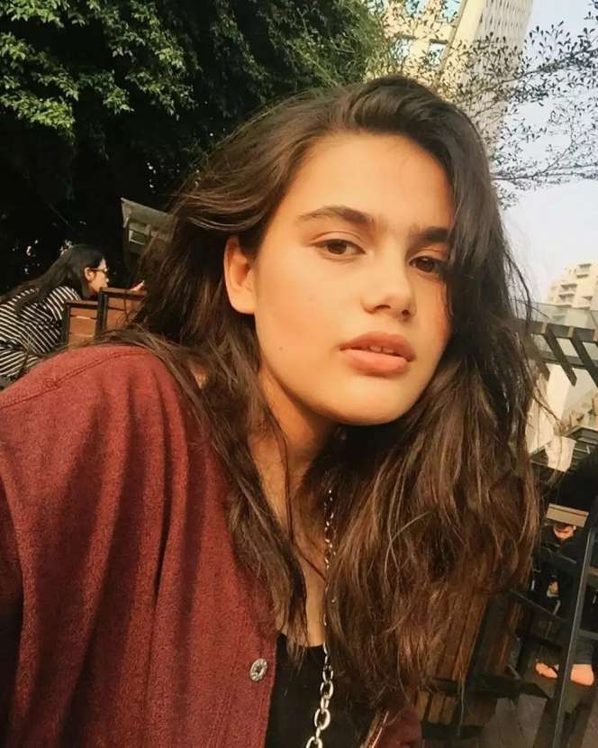 Ingat Anak Reza Rahadian di Film Hafalan Shalat Delisa? 16 Tahun Berlalu, Kini Jadi Artis Terkenal & Wajahnya Bule Banget