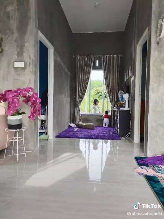 9 Potret Rumah Mewah di Tengah Sawah, Dalamnya Bak Toko IKEA, Ada Minibar & Kolam Renang!