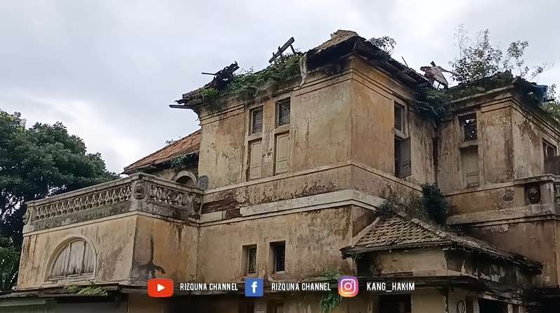 10 Potret Rumah Mewah Terbengkalai 1 Abad, Tempat Harta Karun Zaman Penjajahan Belanda