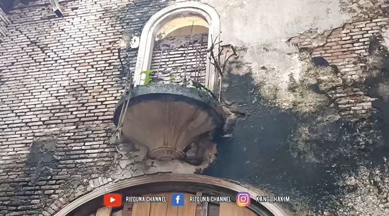 10 Potret Rumah Mewah Terbengkalai 1 Abad, Tempat Harta Karun Zaman Penjajahan Belanda
