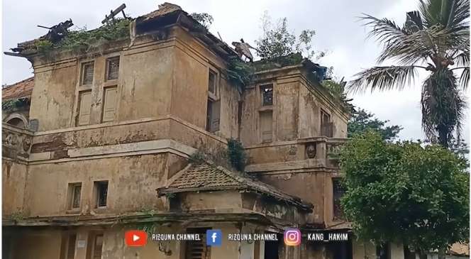 10 Potret Rumah Mewah Terbengkalai 1 Abad, Tempat Harta Karun Zaman Penjajahan Belanda