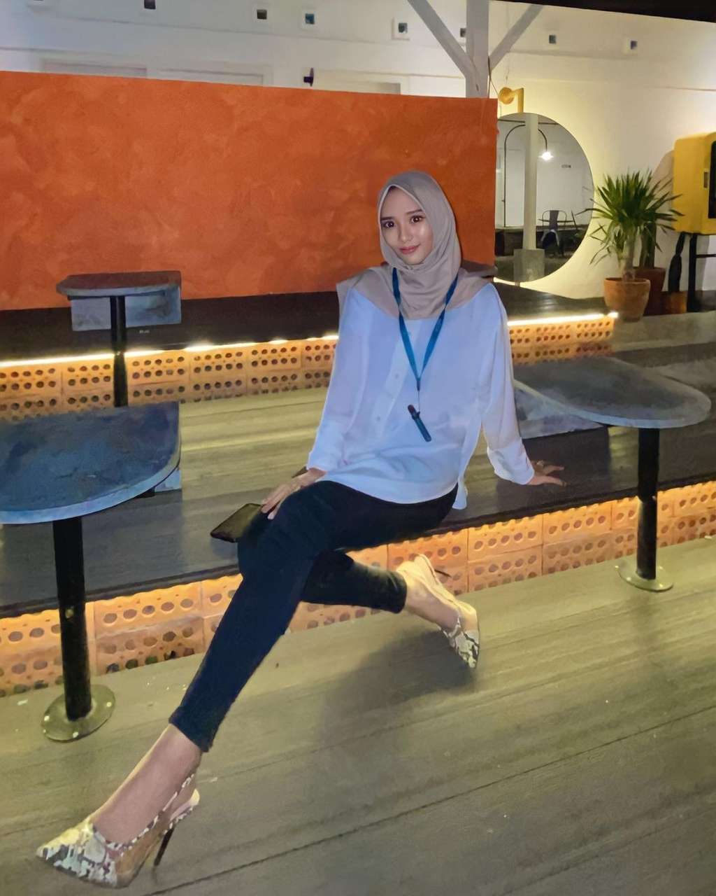 Tegar Septian Tuding Sarah Sheilka Hamil Duluan, Penampilan Terbaru Sarah Ngalungin Pod Jadi Sorotan  