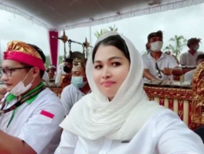 Ingat Pedangdut Seksi Camel Petir? Lama Tak Terdengar Kabarnya, Ternyata Jadi Politisi, Kini Dijuluki `Caleg Sexy`