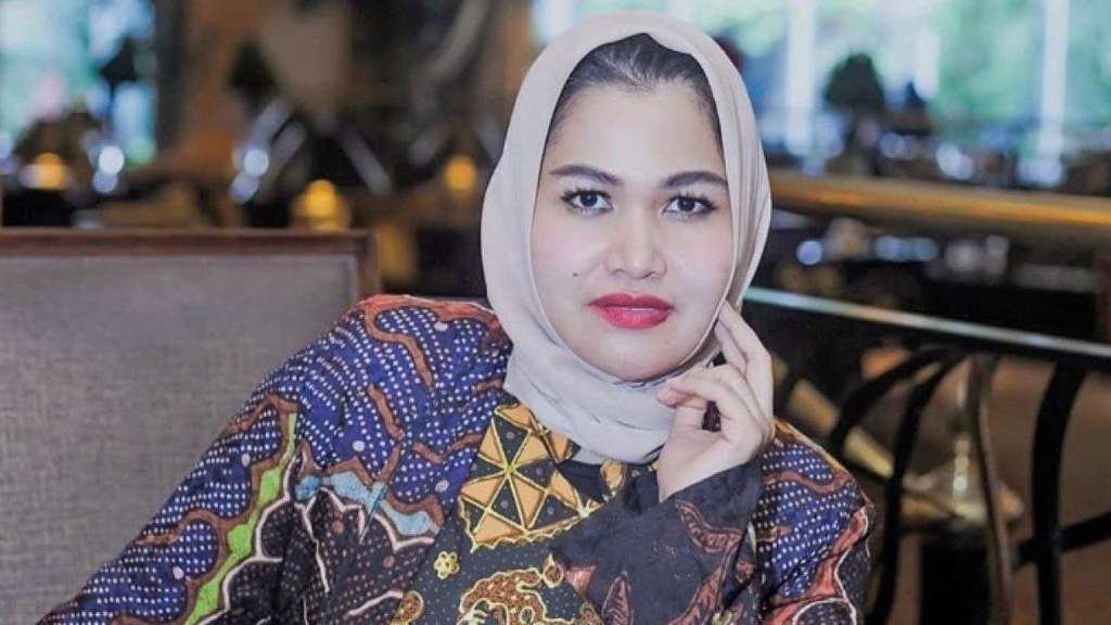 Ingat Pedangdut Seksi Camel Petir? Lama Tak Terdengar Kabarnya, Ternyata Jadi Politisi, Kini Dijuluki `Caleg Sexy`